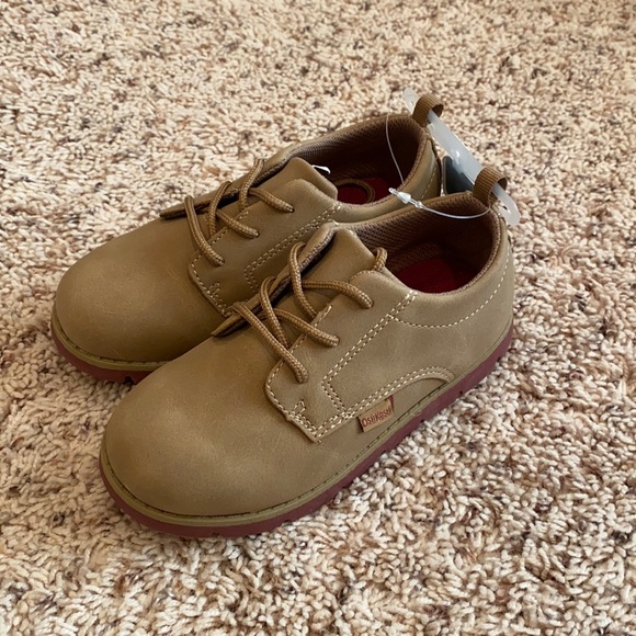NWT OshKosh brand boys size 11 tan dress shoes - Picture 1 of 3